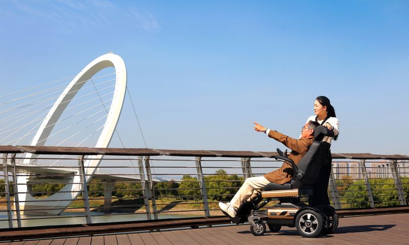 KS1系列智能康復(fù)訓練型電動輪椅-